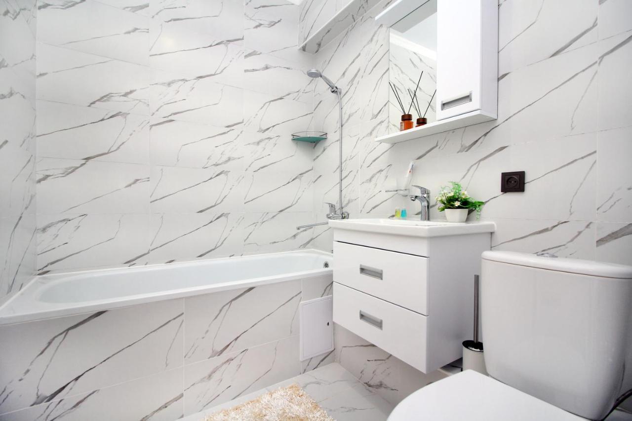 Cozy Studio In The Best Area! 5 Almaty Esterno foto